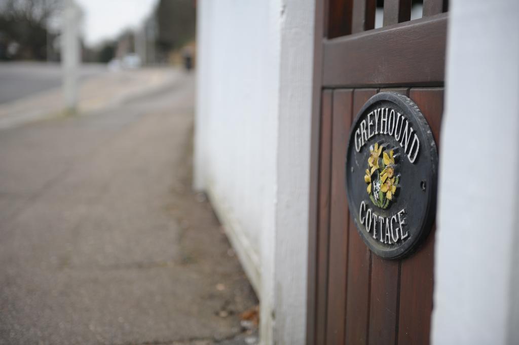 The Greyhound Cottage Chigwell Esterno foto