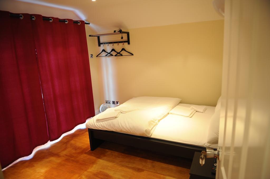 The Greyhound Cottage Chigwell Esterno foto