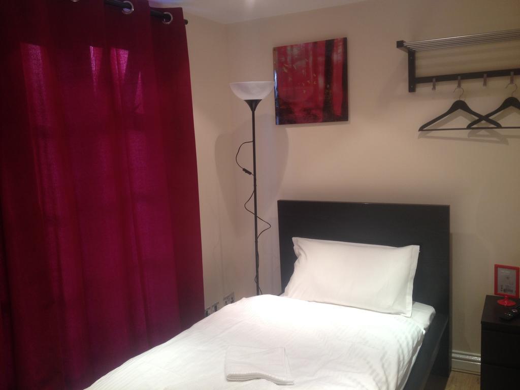 The Greyhound Cottage Chigwell Esterno foto
