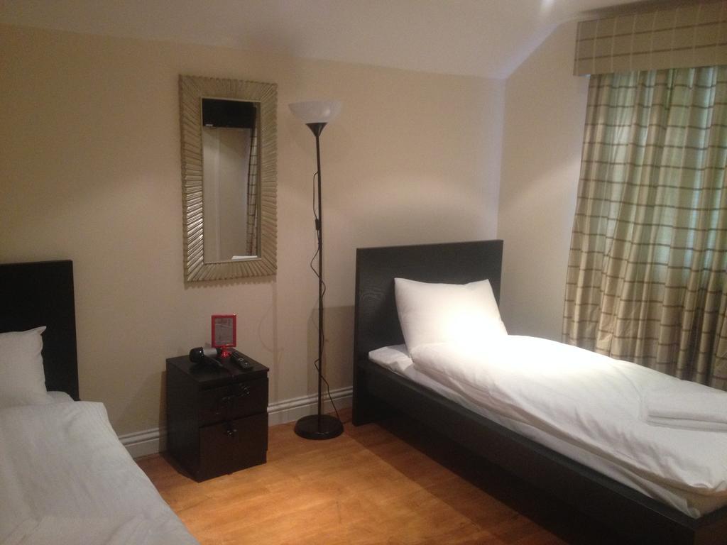 The Greyhound Cottage Chigwell Esterno foto