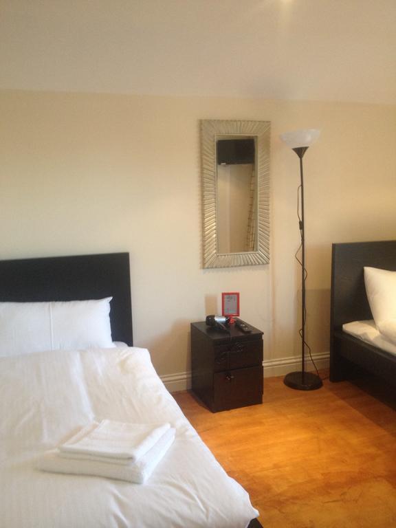 The Greyhound Cottage Chigwell Esterno foto