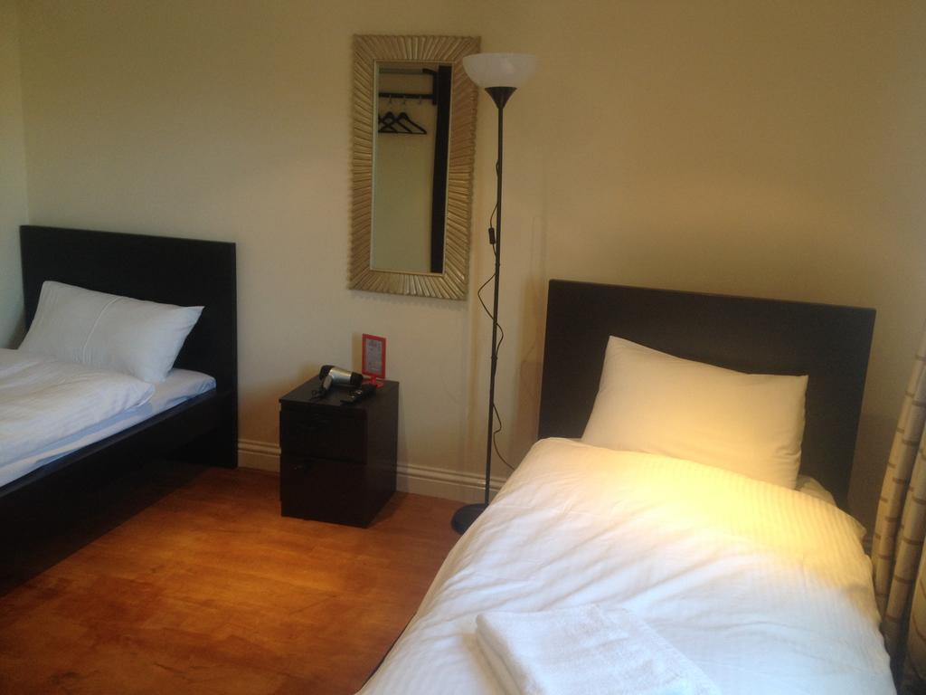 The Greyhound Cottage Chigwell Esterno foto