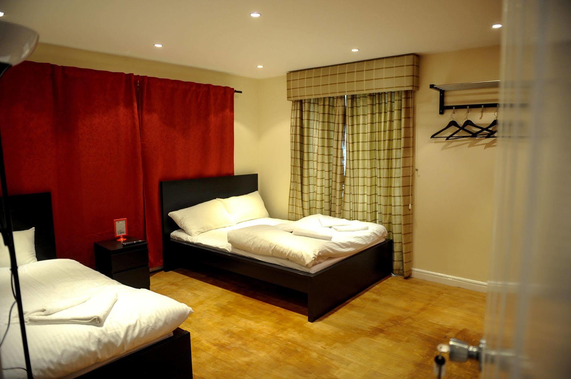 The Greyhound Cottage Chigwell Esterno foto