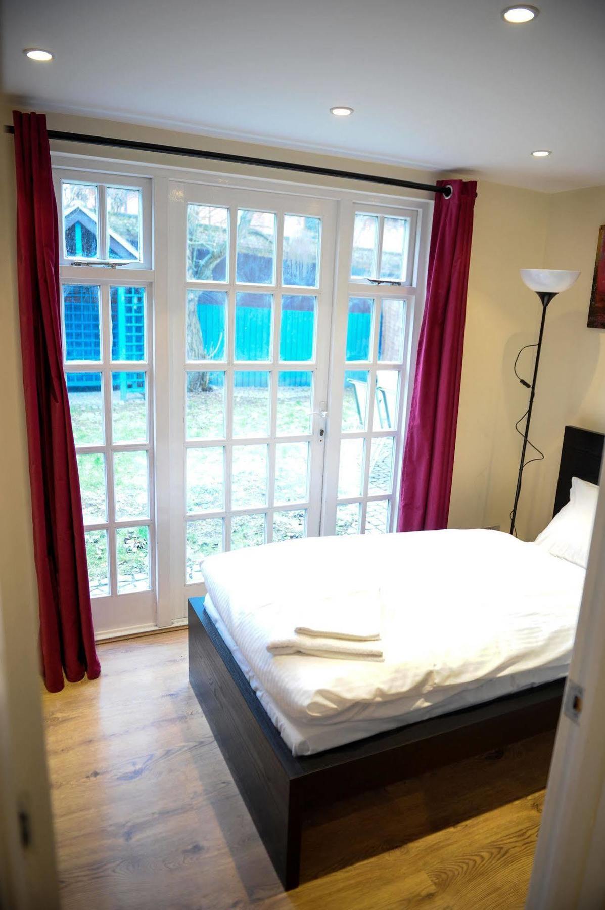 The Greyhound Cottage Chigwell Esterno foto