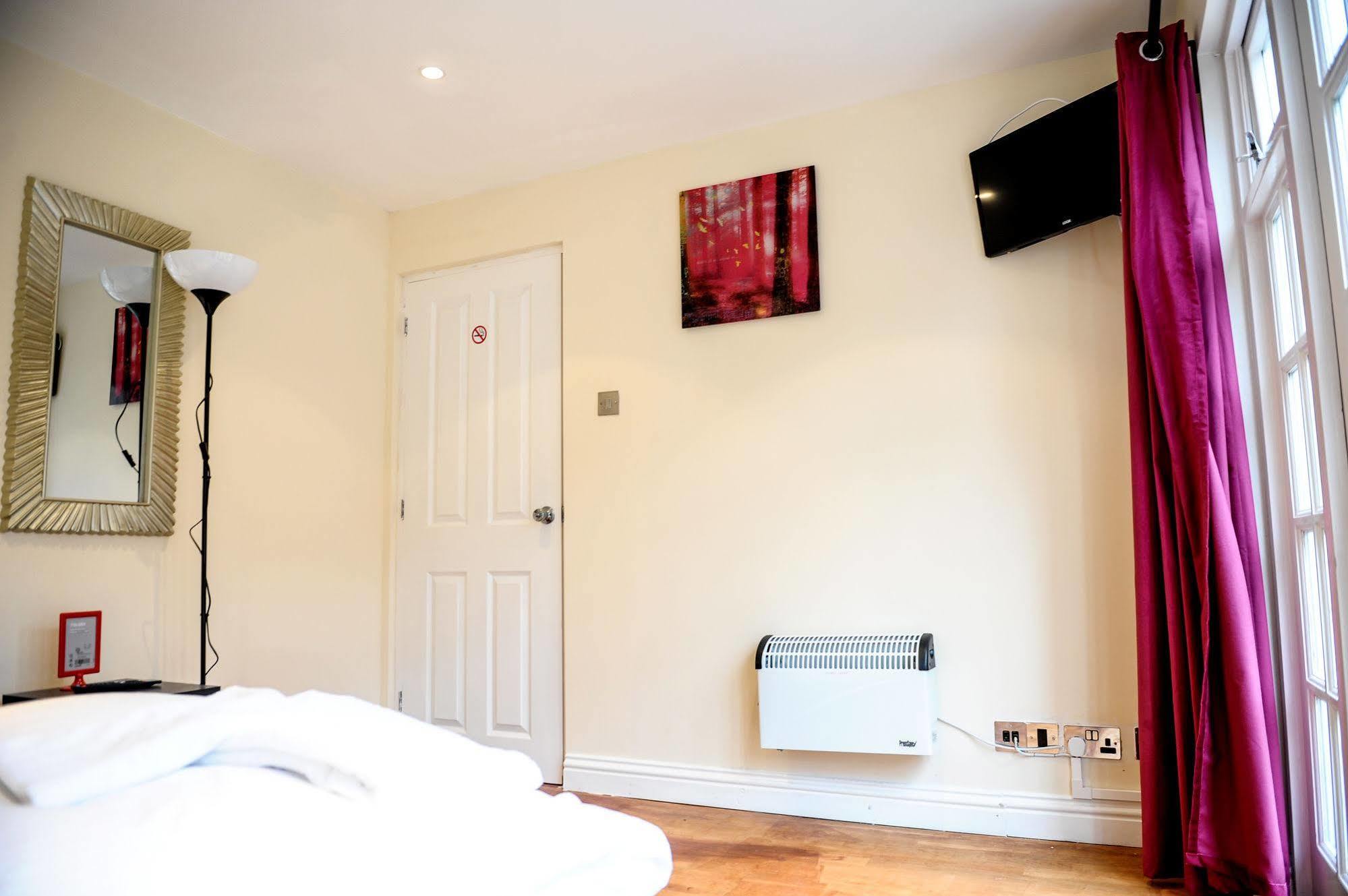 The Greyhound Cottage Chigwell Esterno foto