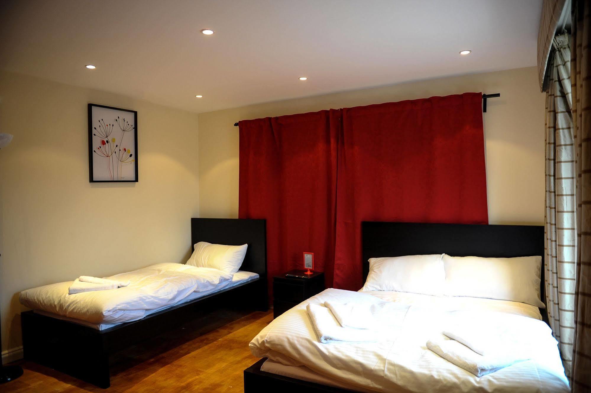 The Greyhound Cottage Chigwell Esterno foto