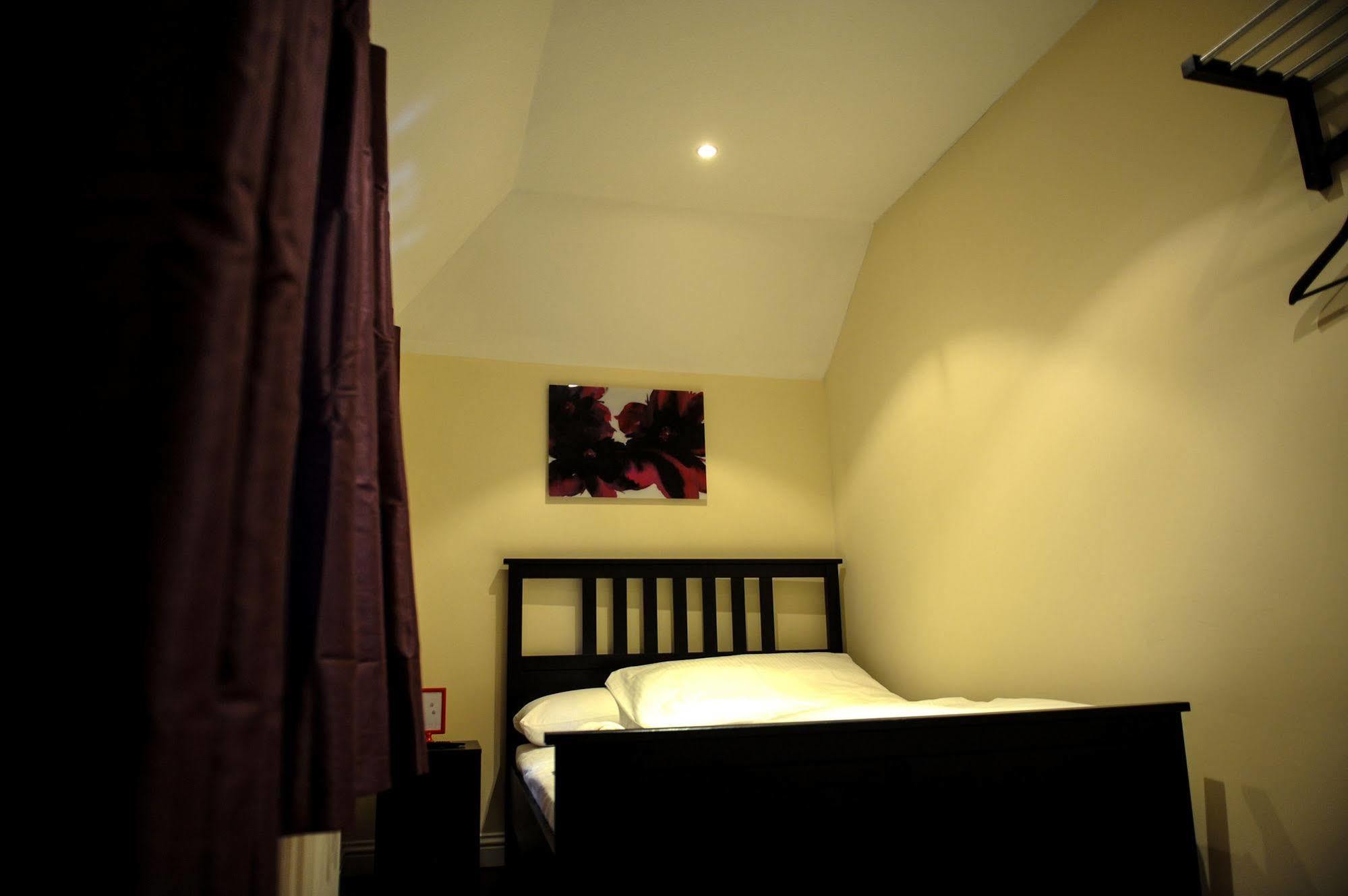 The Greyhound Cottage Chigwell Esterno foto