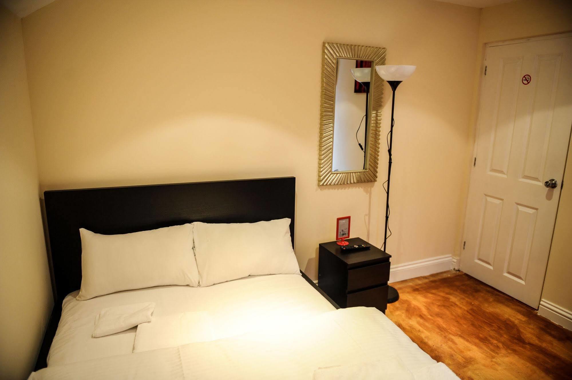 The Greyhound Cottage Chigwell Esterno foto
